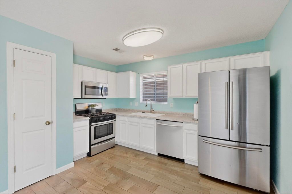 Image 11 of property listing at 1328 Blossom Wood Place NW, Albuquerque, NM 87120