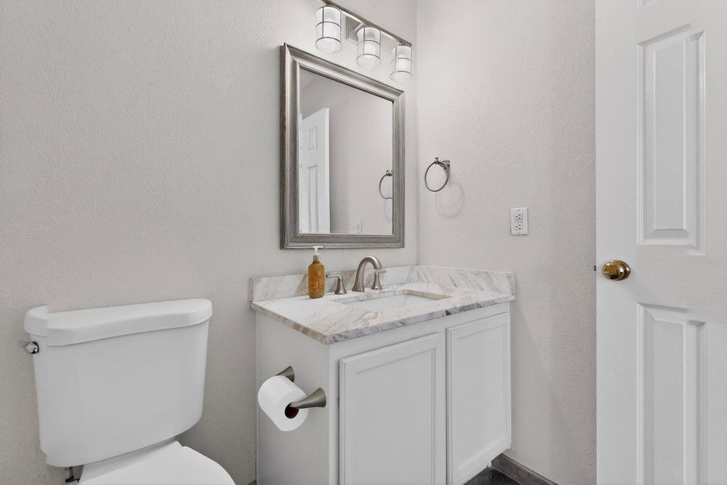 Image 13 of property listing at 1328 Blossom Wood Place NW, Albuquerque, NM 87120