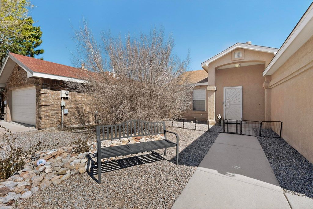 Image 4 of property listing at 1328 Blossom Wood Place NW, Albuquerque, NM 87120