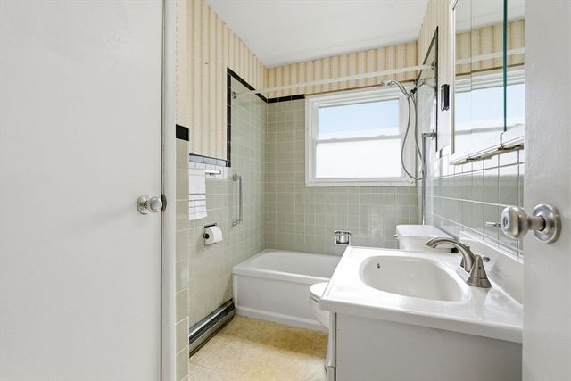 28 Westwood Terrace, Northampton, MA 01062