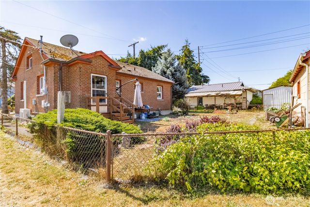 303 3rd Street NE, Yelm, WA 98597