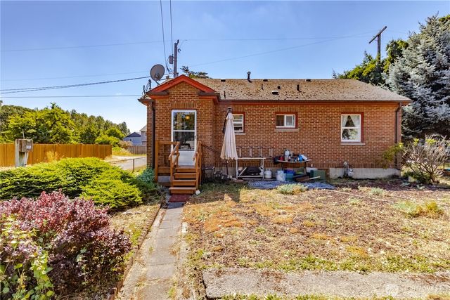 303 3rd Street NE, Yelm, WA 98597
