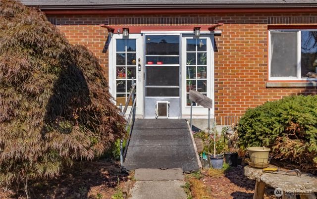 303 3rd Street NE, Yelm, WA 98597