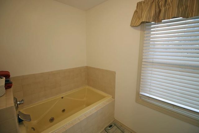 3906 N Rushwood Ct, Wichita, KS 67226