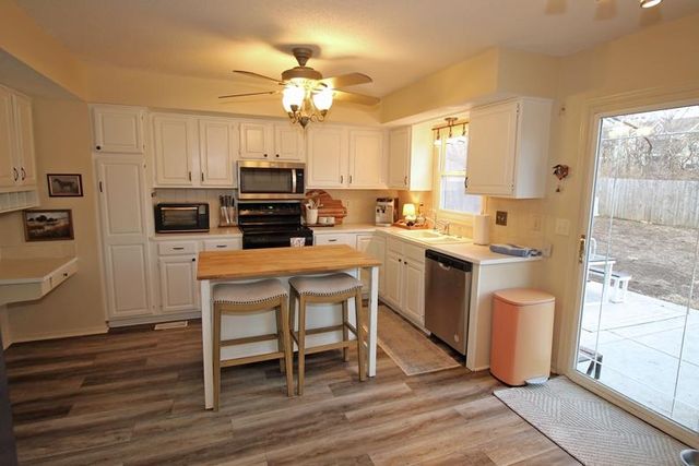 3906 N Rushwood Ct, Wichita, KS 67226