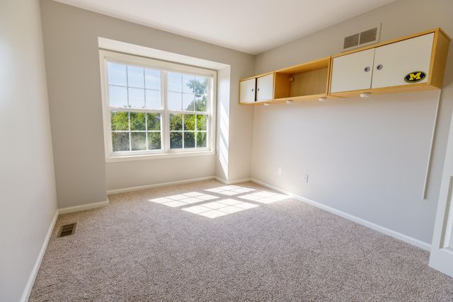 3057 Barclay Way, Ann Arbor, MI 48105