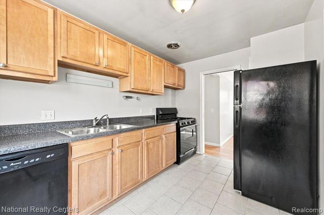 26280 Pinehurst Street, Roseville, MI 48066
