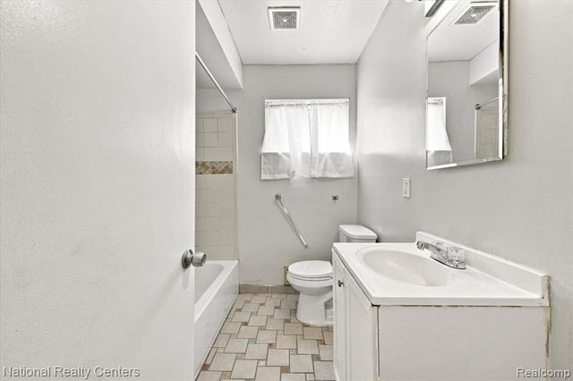 26280 Pinehurst Street, Roseville, MI 48066