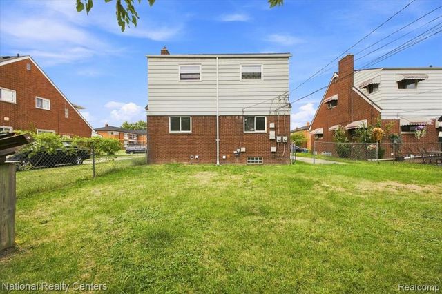 26280 Pinehurst Street, Roseville, MI 48066