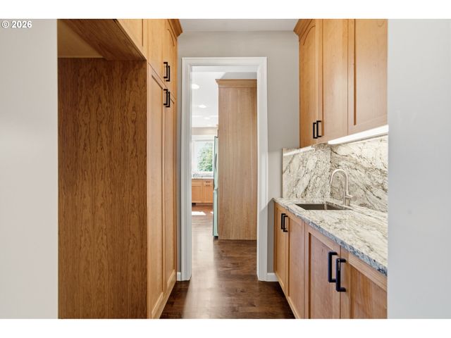 9100 Ne LIVINGSTON MOUNTAIN Ct, Camas, WA 98607