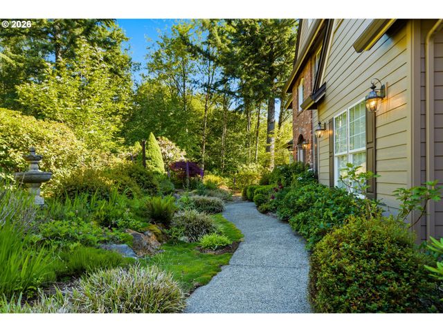 9100 Ne LIVINGSTON MOUNTAIN Ct, Camas, WA 98607