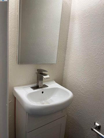 15263 Hesperian, San Leandro, CA 94578