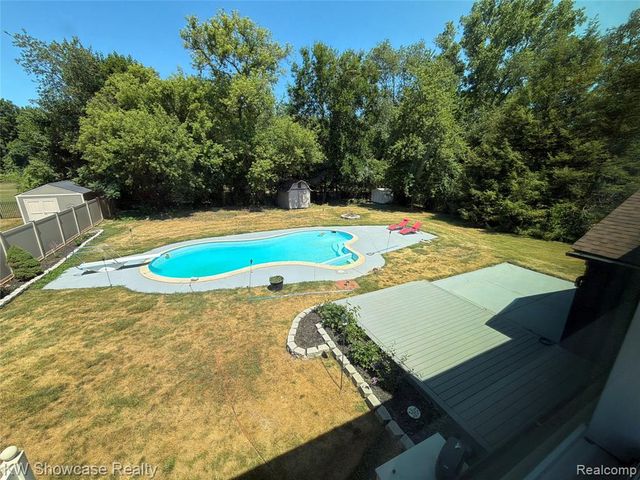 32480 Pembroke Street, Livonia, MI 48152