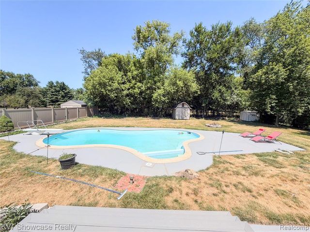 32480 Pembroke Street, Livonia, MI 48152