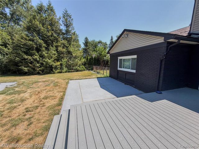 32480 Pembroke Street, Livonia, MI 48152