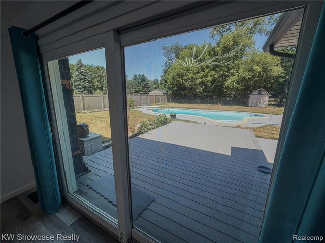 32480 Pembroke Street, Livonia, MI 48152
