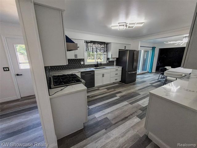32480 Pembroke Street, Livonia, MI 48152