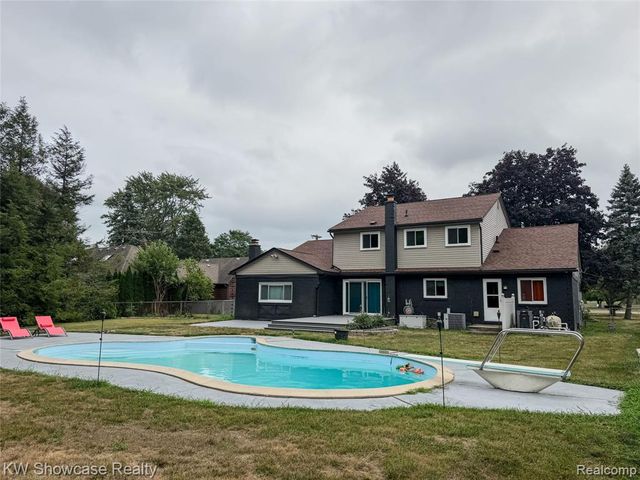 32480 Pembroke Street, Livonia, MI 48152