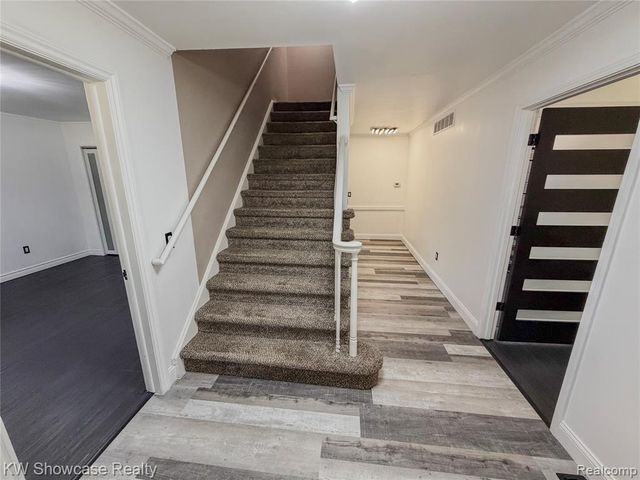 32480 Pembroke Street, Livonia, MI 48152