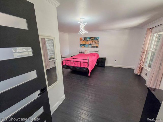 32480 Pembroke Street, Livonia, MI 48152