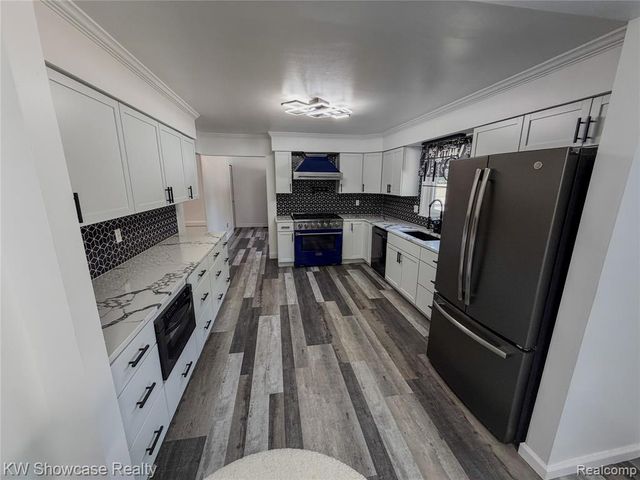 32480 Pembroke Street, Livonia, MI 48152