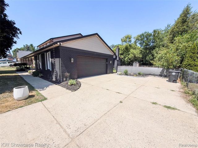 32480 Pembroke Street, Livonia, MI 48152