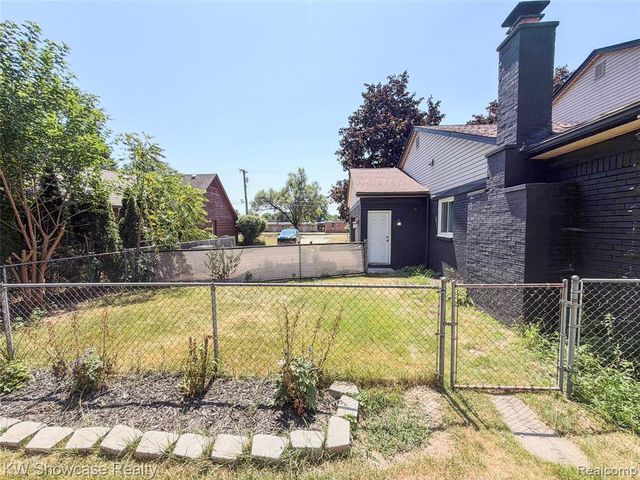 32480 Pembroke Street, Livonia, MI 48152
