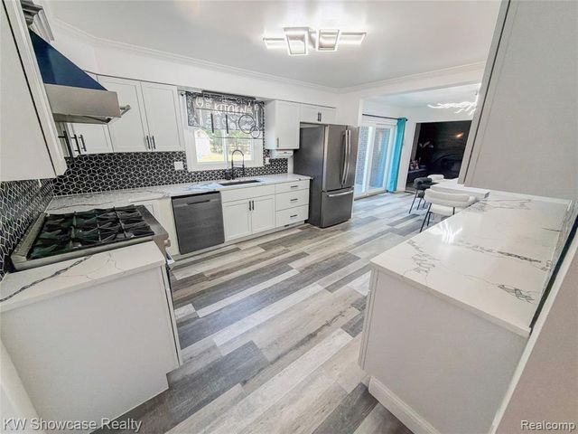 32480 Pembroke Street, Livonia, MI 48152
