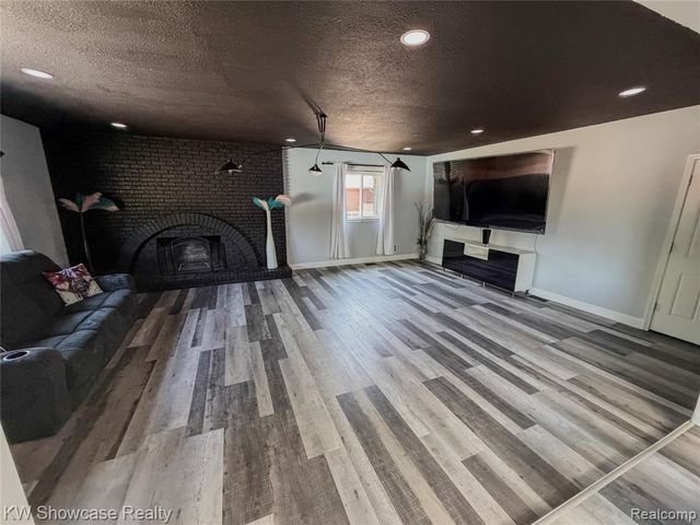 32480 Pembroke Street, Livonia, MI 48152