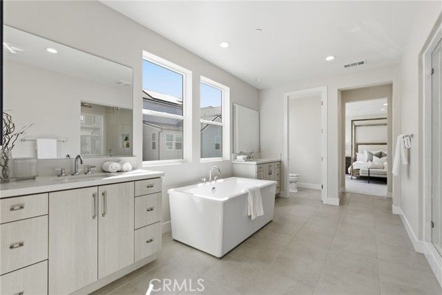 130 Paddlewheel, Lake Forest (el Toro), CA 92630