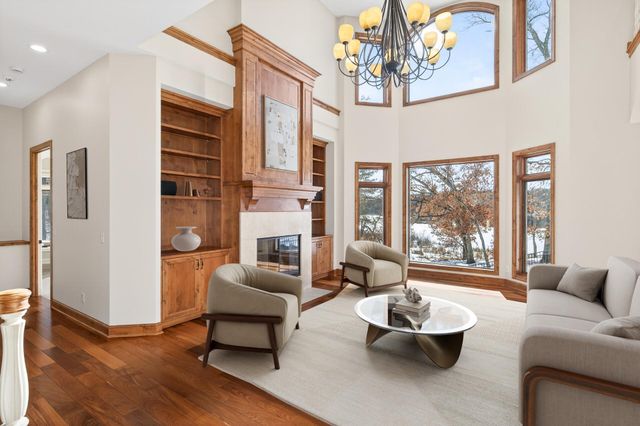 9 Hillary Farm Lane, Gem Lake, MN 55110