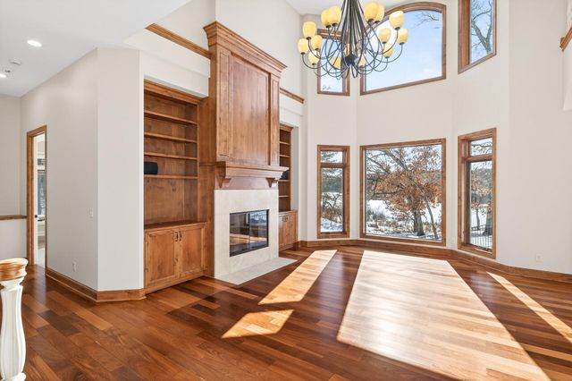 9 Hillary Farm Lane, Gem Lake, MN 55110