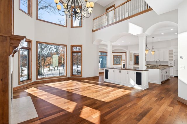 9 Hillary Farm Lane, Gem Lake, MN 55110