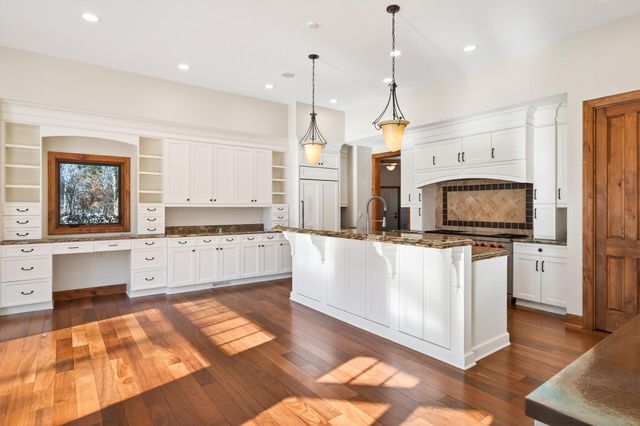 9 Hillary Farm Lane, Gem Lake, MN 55110