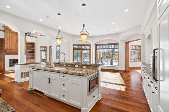 9 Hillary Farm Lane, Gem Lake, MN 55110