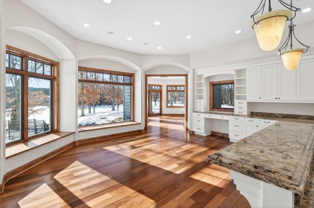 9 Hillary Farm Lane, Gem Lake, MN 55110