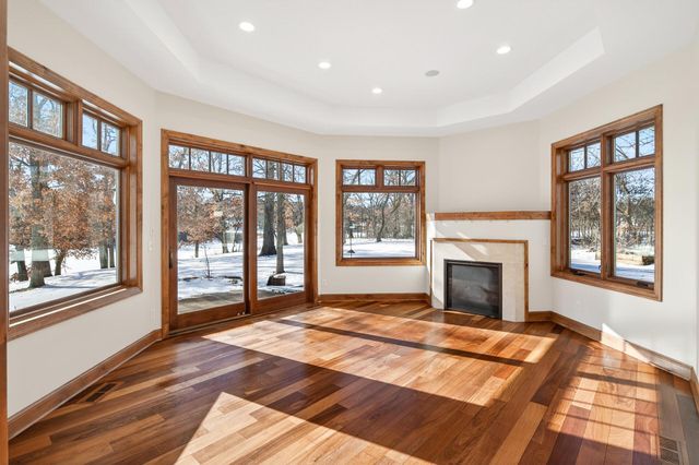 9 Hillary Farm Lane, Gem Lake, MN 55110