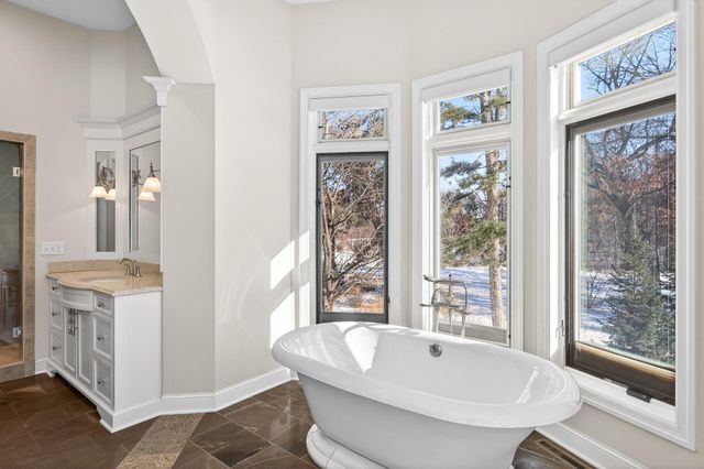9 Hillary Farm Lane, Gem Lake, MN 55110