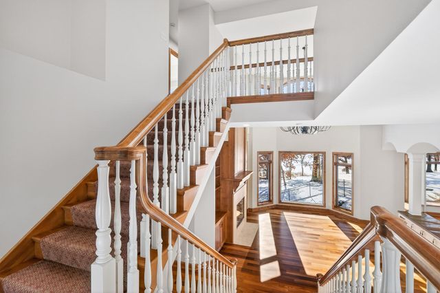 9 Hillary Farm Lane, Gem Lake, MN 55110