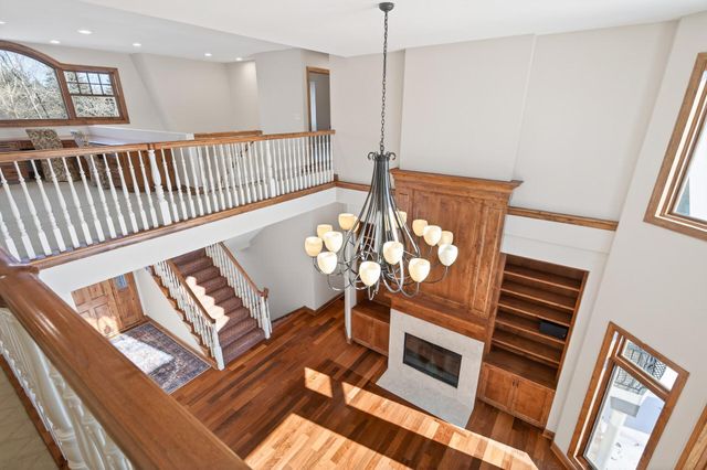 9 Hillary Farm Lane, Gem Lake, MN 55110