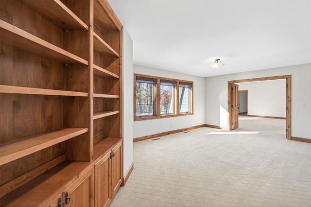 9 Hillary Farm Lane, Gem Lake, MN 55110