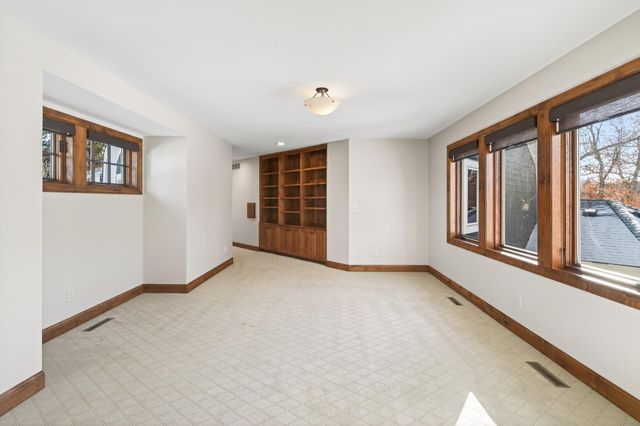 9 Hillary Farm Lane, Gem Lake, MN 55110