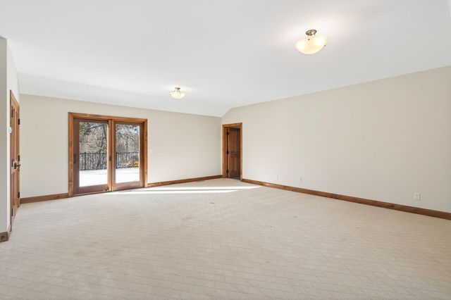 9 Hillary Farm Lane, Gem Lake, MN 55110