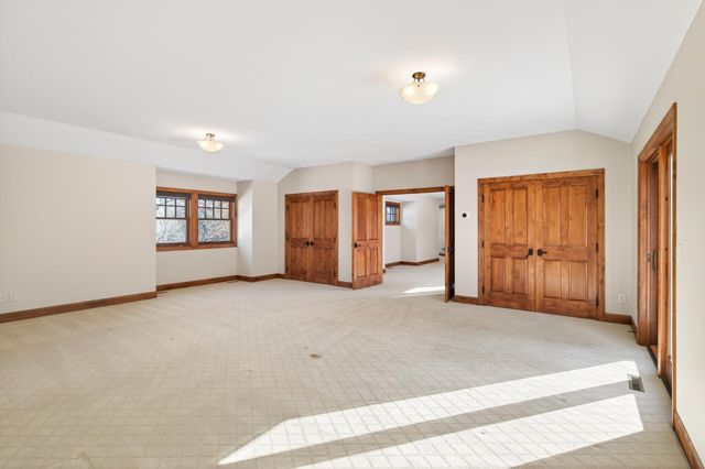 9 Hillary Farm Lane, Gem Lake, MN 55110