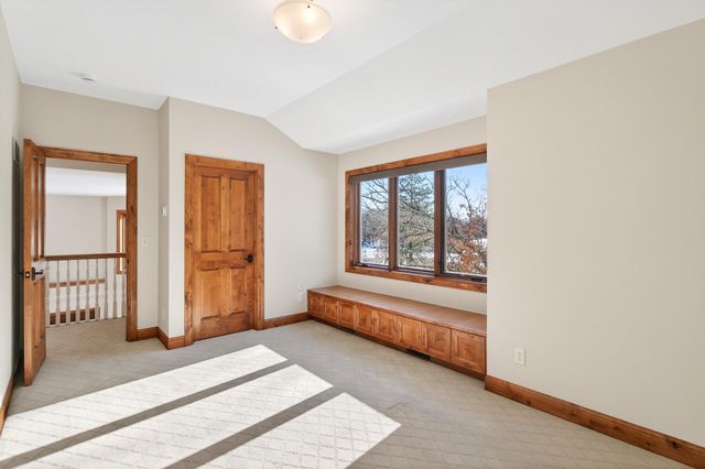 9 Hillary Farm Lane, Gem Lake, MN 55110