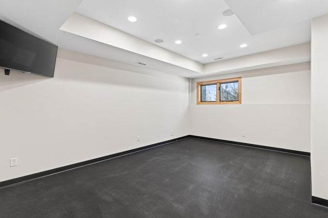 9 Hillary Farm Lane, Gem Lake, MN 55110