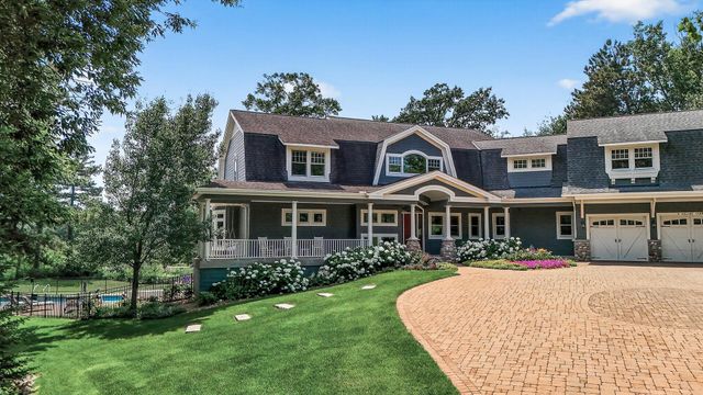 9 Hillary Farm Lane, Gem Lake, MN 55110