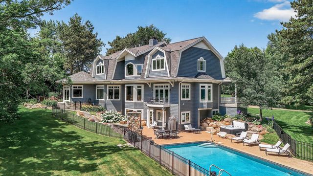 9 Hillary Farm Lane, Gem Lake, MN 55110