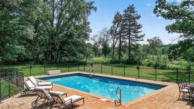 9 Hillary Farm Lane, Gem Lake, MN 55110