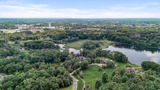 9 Hillary Farm Lane, Gem Lake, MN 55110